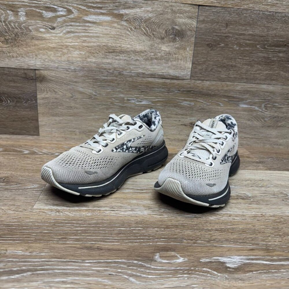 Brooks Ghost 15 White Oyster Oriole Athletic Shoes Women's Size 6.5